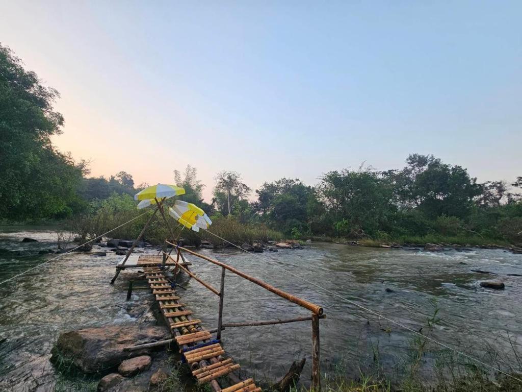 Natural Park Resort De Wang Thong Phitsanulok Buitenkant foto
