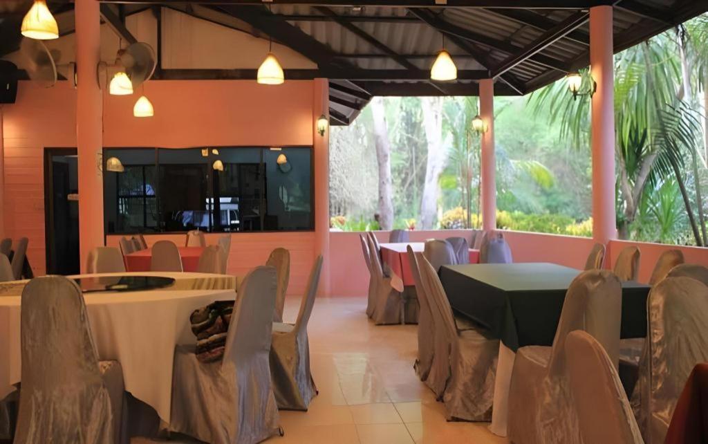Natural Park Resort De Wang Thong Phitsanulok Buitenkant foto