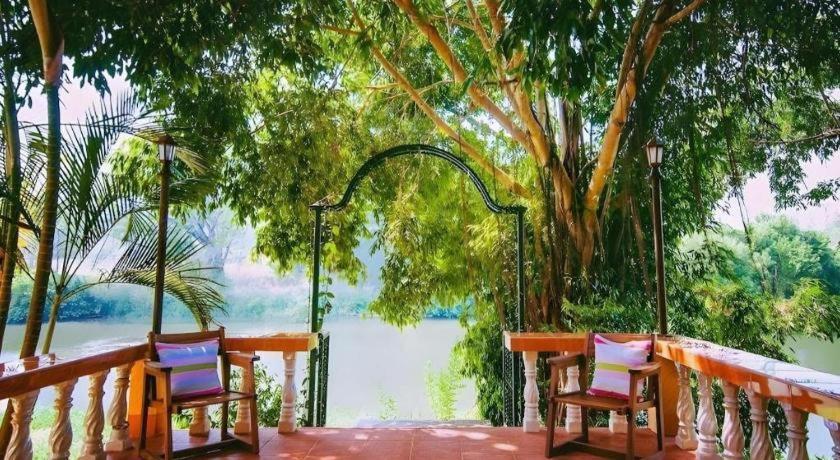 Natural Park Resort De Wang Thong Phitsanulok Buitenkant foto
